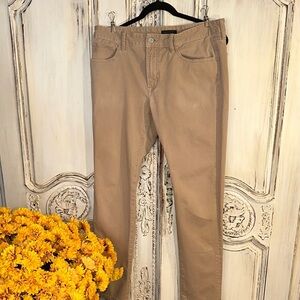 Uniqlo Women's Straight Leg Jeans in Tan